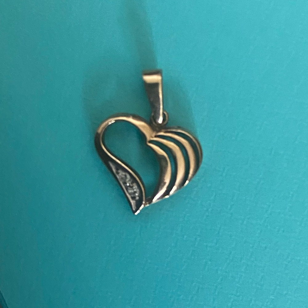 Gold heart pendant 9k